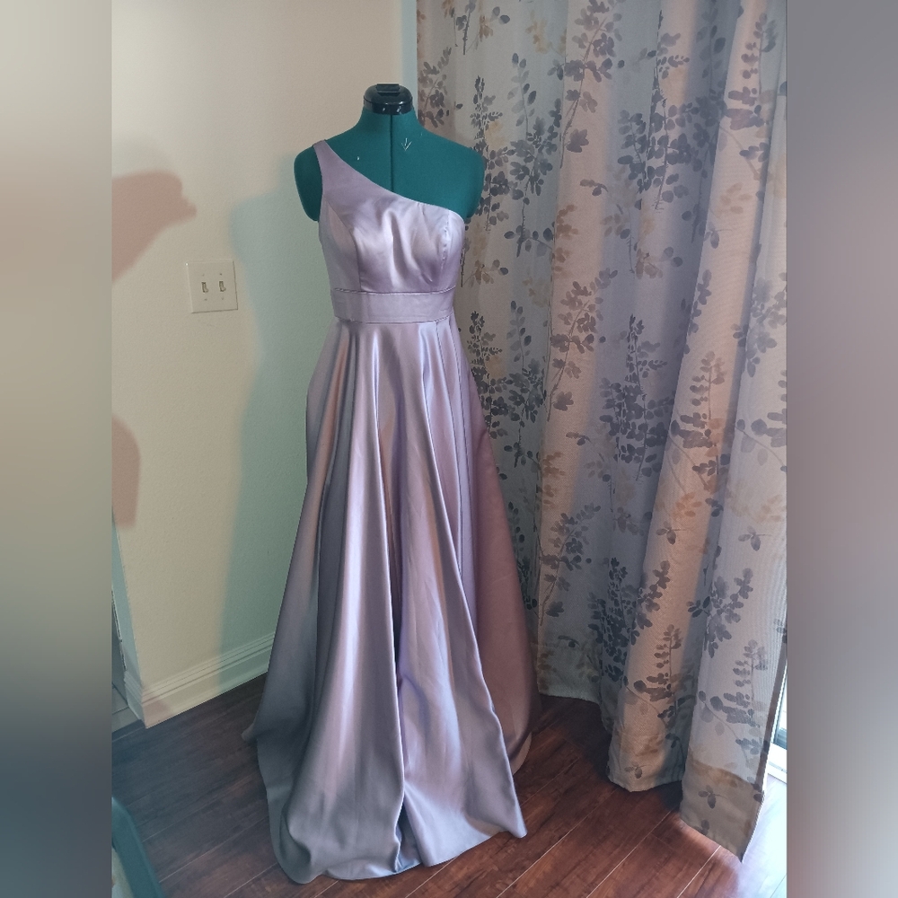 Elegant Lavender One-Shoulder Gown With Rhinestone Straps